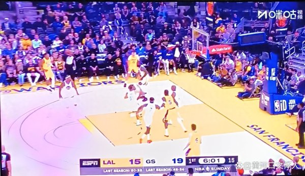 鼎红金投 东詹缺席库里15分钟14分季前赛勇士111: 103击败湖人!