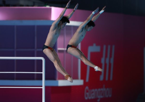 诚利和 最后一跳后深深鞠躬，陈艾森：若国家需要，我随时可归来